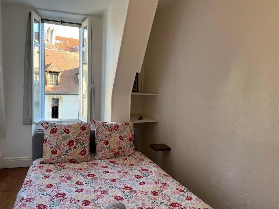Le Comte Est Bon, Quartier Antiquaires Apartment Dijon Bagian luar foto
